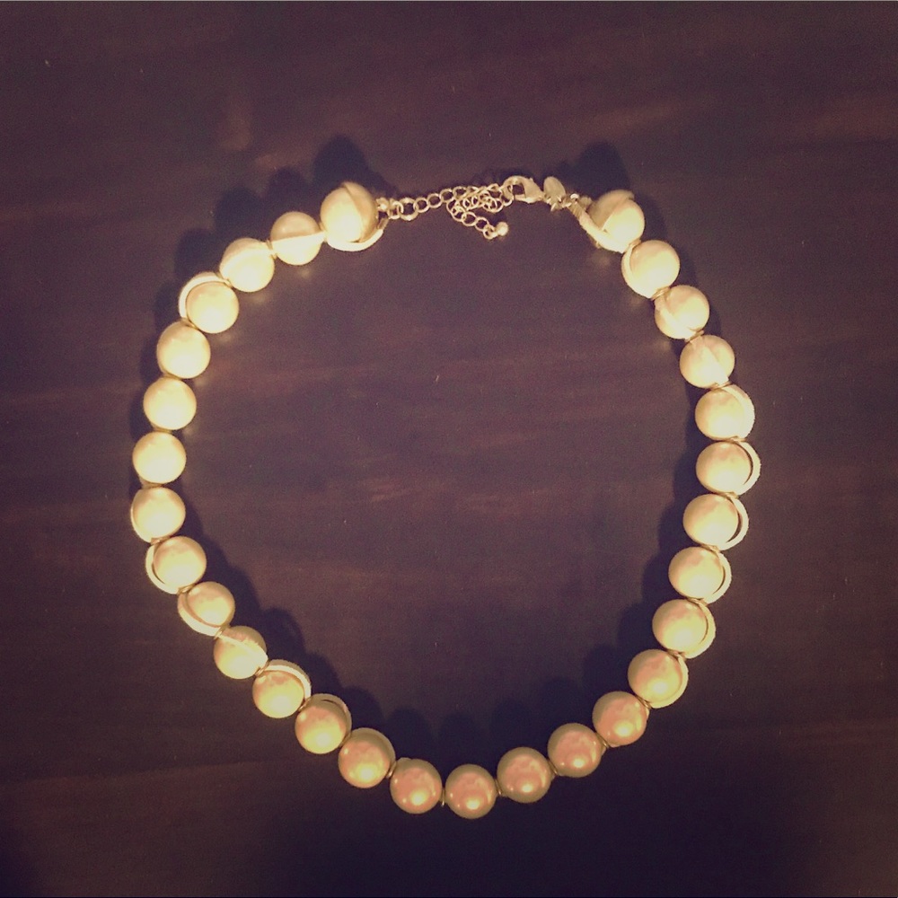 Pearl style necklace